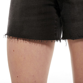 riders girlfriend short